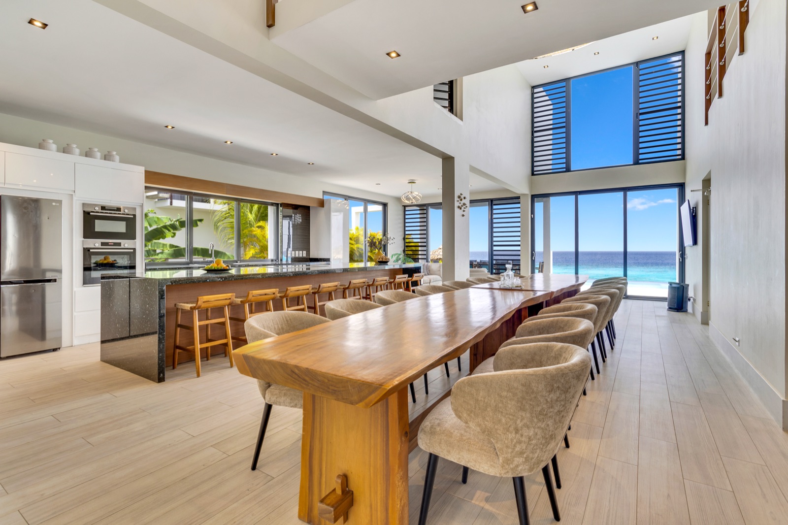 Kitchen & Dining Amenity